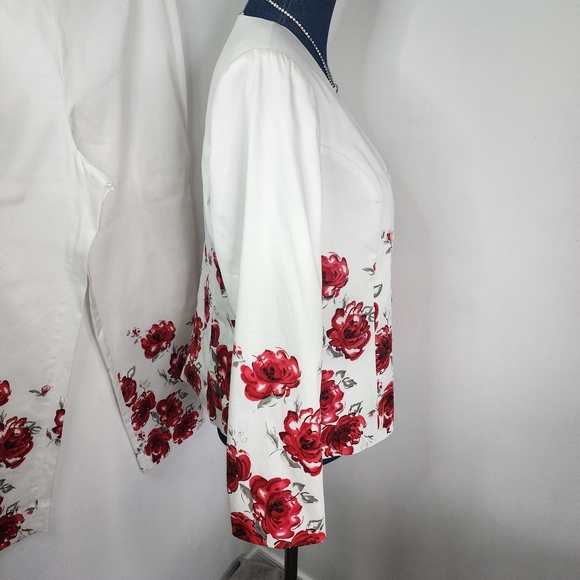 Victor Costa Occasion White with Red Flower Floral Design Jacket and Pant Suit - Picture 6 of 17